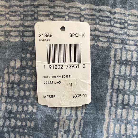 Coach- Edie 31 Shoulder Bag in Signature Leather With Rivets - cream color - Picture 10 of 10